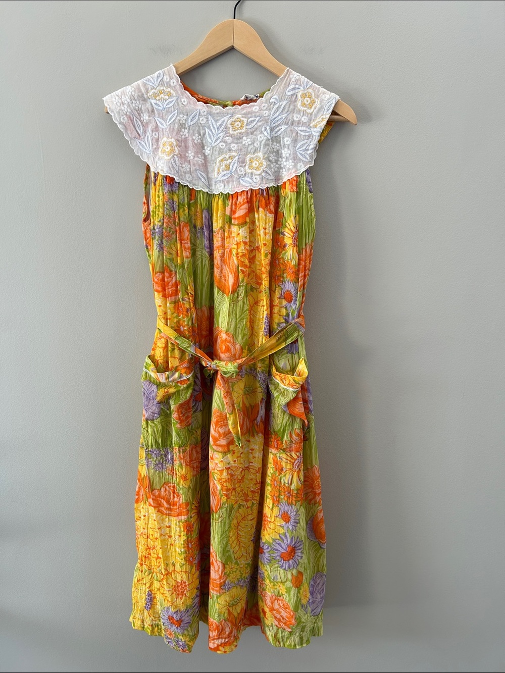 Vintage 70’s Embroidered Lace Scallop Neck Sleeveless Vibrant Prairie Midi Dress - Picture 3 of 8